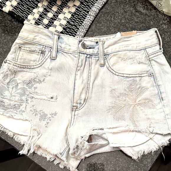 American Eagle NWT 59.00 Embroidered Vintage High Rise Festival Shorts Size 2 - Picture 7 of 10